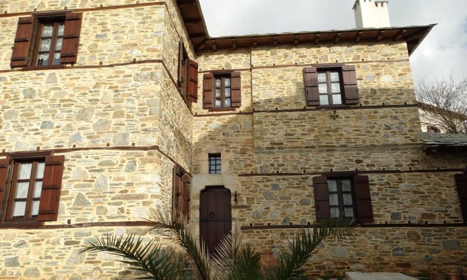 Agios Lavrentios House | Iliopetra Suites