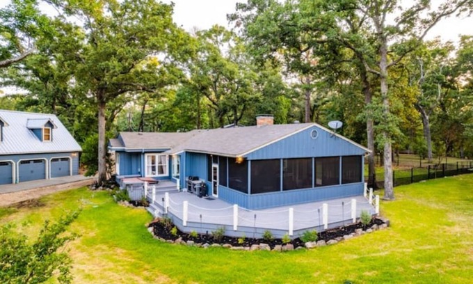 Quinlan House | IMMACULANT LAKEFRONT Views- Hot Tub, Beach Area, Firepit, Enclosed Porch, Dock