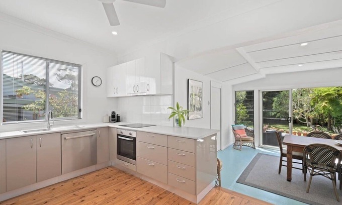Bateau Bay House | Immaculate Beachside Home with Fireplace and Patio