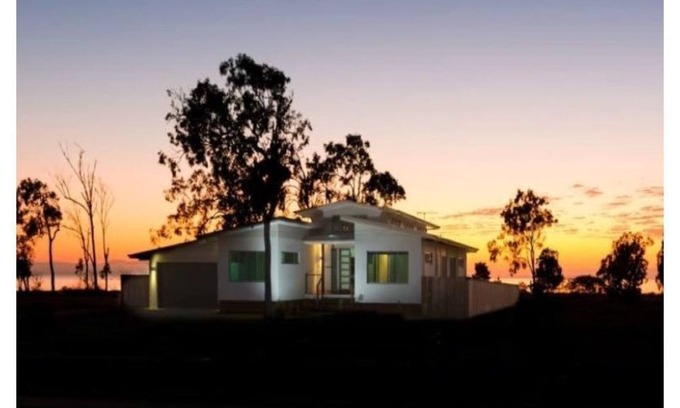 Midge Point House | Immaculate Ocean Front Family & Pet Friendly Home