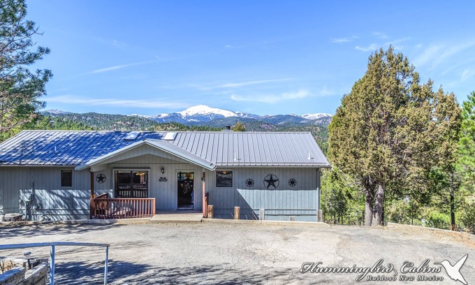 Ruidoso House | 'Immerse yourself in solitude' with a breathtaking stay at Chelsea House with Hot Tub!