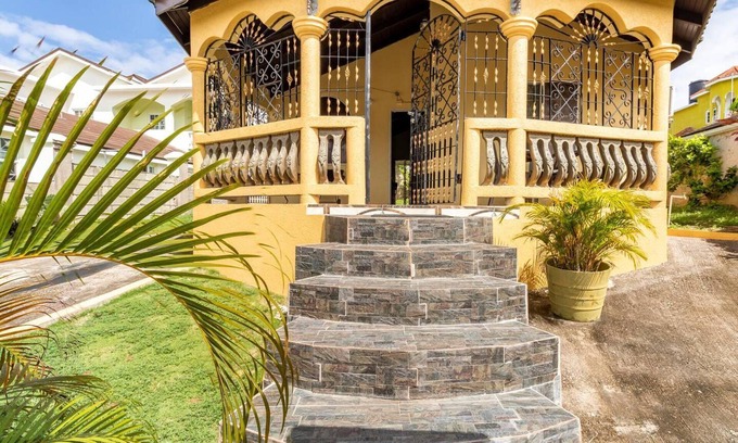 St.Bran's Burg House | Impeccable 2-bed House in Montego Bay