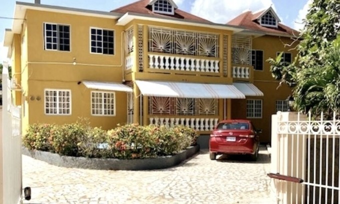 Montego Bay House | Impeccable Spacious 3 Bedroom Home Near Beach!