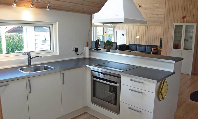 Kongsnæs House | In a quiet environment near Kongsnæs, close to Stubbekøbing, lies this vacation home.