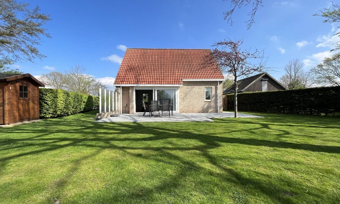 Brouwershaven House | In a quiet location and a detached 6-person house with garden on 500 m2