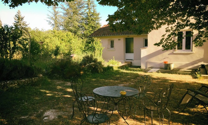 Allemans Apartment | In a quiet natural setting, Studio room with private entrance.