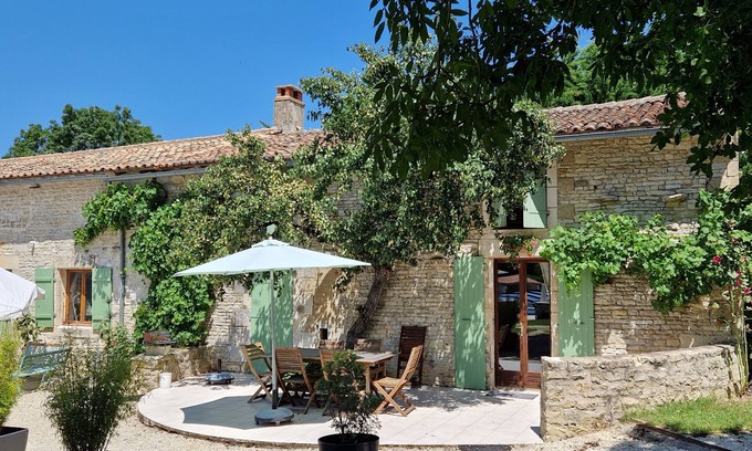 Saint-Pierre-d'Amilly Cottage | In old farm with 6 restored gite for 2 to 10 persons, with pool & reception room