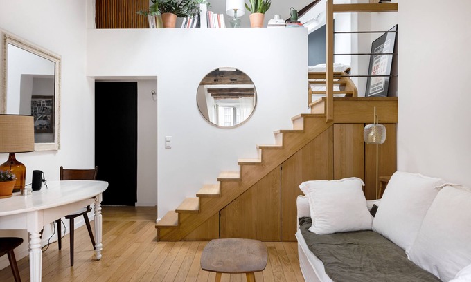 Quartier de la Porte-Saint-Denis Apartment | In the Eaves of the Écuries, by Veeve