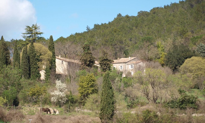 Cannes-et-Clairan Cottage | in the heart of scrubland and vineyards with superb views