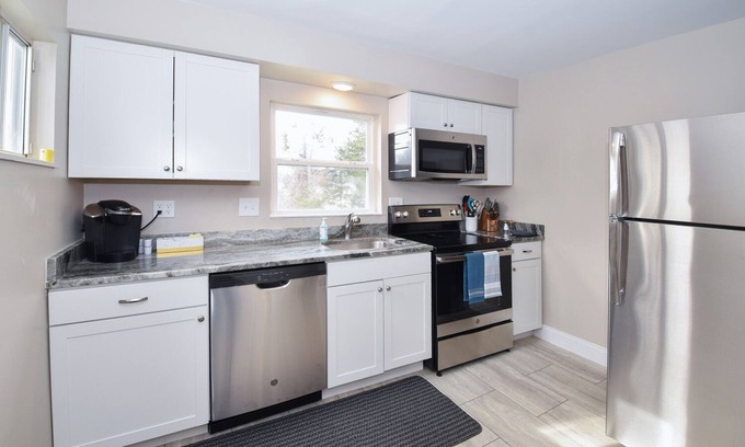 Blue Ash House | In the Heart of Blue Ash- close to Kenwood Mall