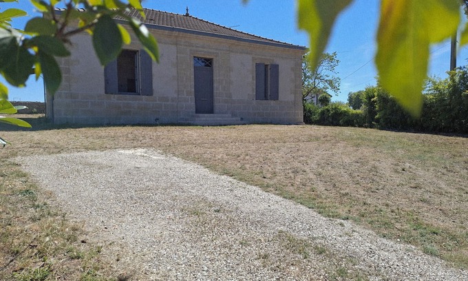 Bommes Bed & Breakfast | In the heart of the Sauternes crus classés, the Maison de Grand Pierre