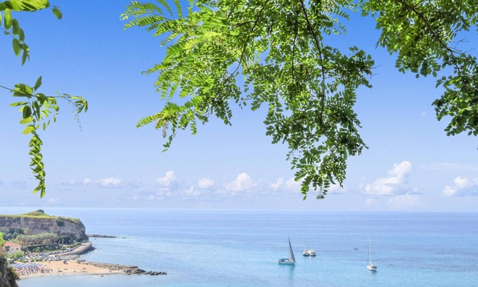 Briatico Apartment | In this vacation apartment directly on the beach your vacation will be a pleasure.