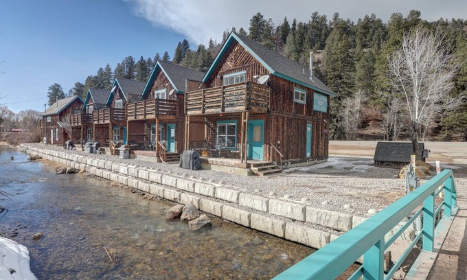 Red River Cabin | In Town Riverfront!