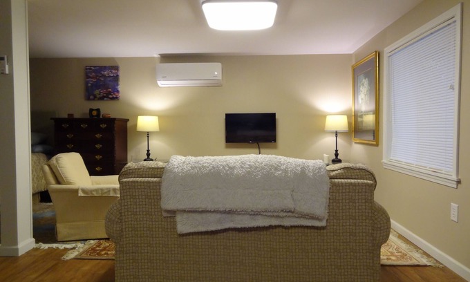 Highlands Apartment | In Town Studio Apartment