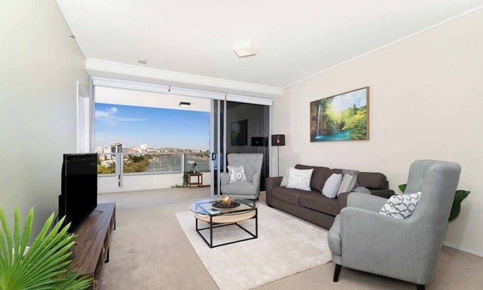 Brisbane Central Business District Apartment | Incredible Views with Huge Family Apartment|Pool