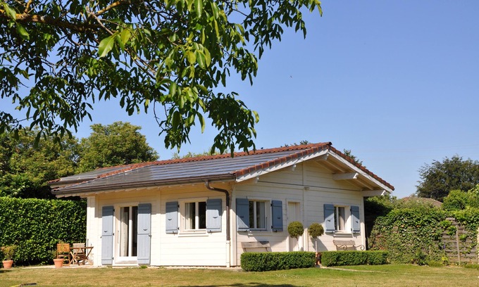 Collonge-Bellerive House | independent house in property with views of Mont Blanc.