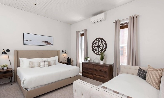 Aspen Hotel | Independence Square 211 | Chic Hotel Room with Mountain Views, A/C, & Rooftop Hot Tub