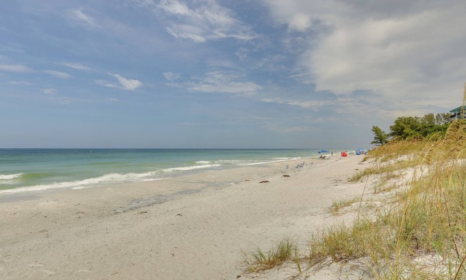 Indian Rocks Beach Apartment | Indian Rocks Vacation Rental Condo: Steps to Beach