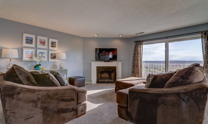 St. George Apartment | Indoor Pool! | All Inclusive | Disney+, YouTubeTV | No Resort Fees | Sleeps 12 | #411