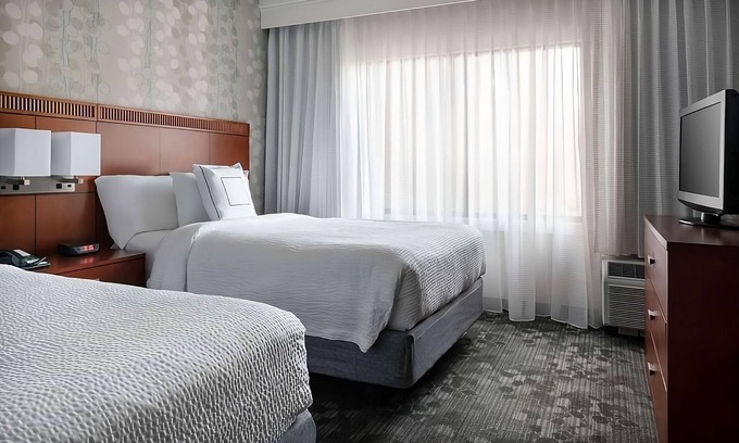 Indianapolis Hotel | Indulge in Home-Like Comfort! 2 Convenient Units, Near Bumblebee Ruins
