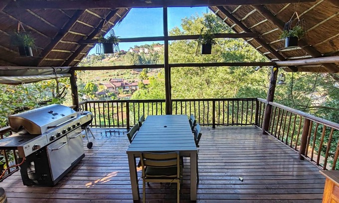 Greater Johannesburg Metropolitan Area House | Indulgent Escape, Jet Bath, Stunning Views & Boma Firepit -Retreat from the City