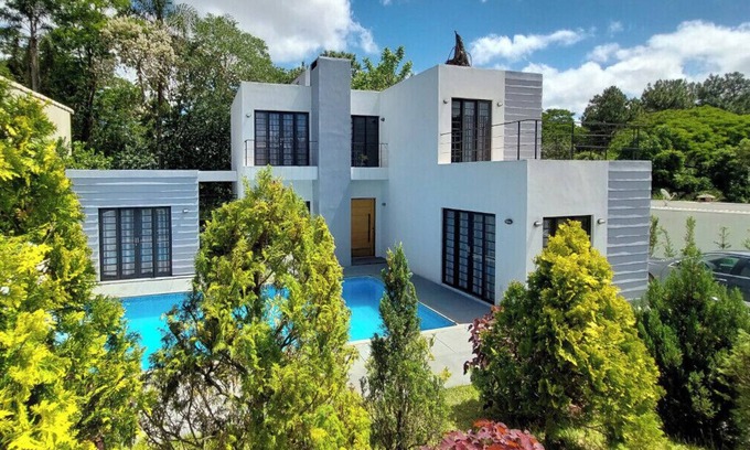 Paruru Cottage | Industrial style country house with 4 suites. Pets allowed. Quiet condominium