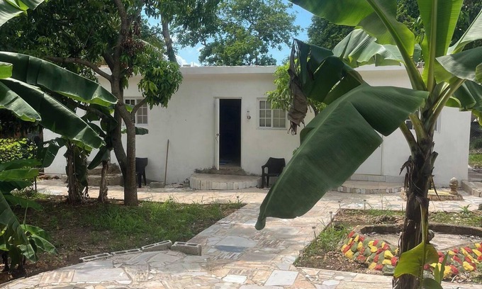 Montego Bay Hostel | Inez Roots Backpackers Hostel