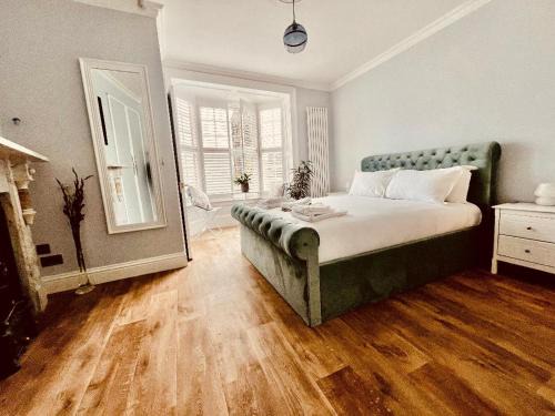 Whitby Apartment | Ingleside Mews