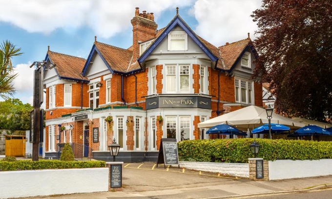 Canford Cliffs Hotel | Inn in the Park