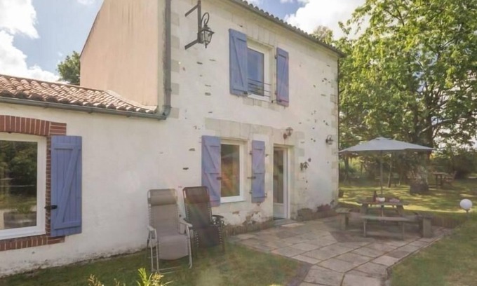 La Haie-Fouassiere House | Inn La Haie-Fouassière, 2 bedrooms, 5 people