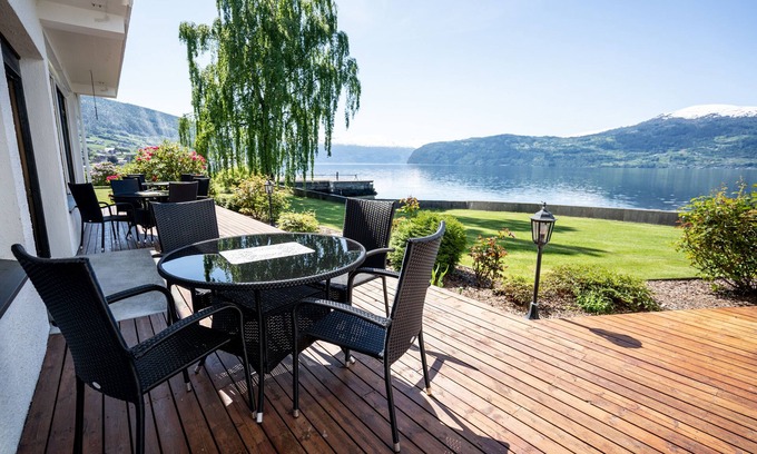 Innvik Hotel | Innvik Fjordhotel - Misjonheimen