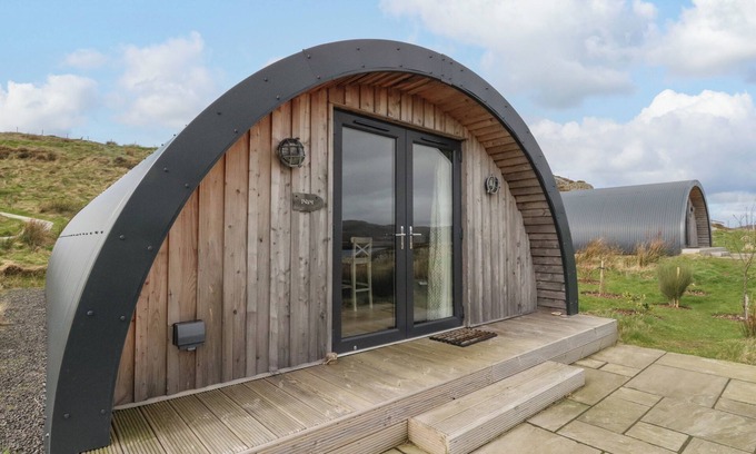 Isle of Luing Cottage | INSH, pet friendly, with a garden in Cullipool, Isle Of Luing