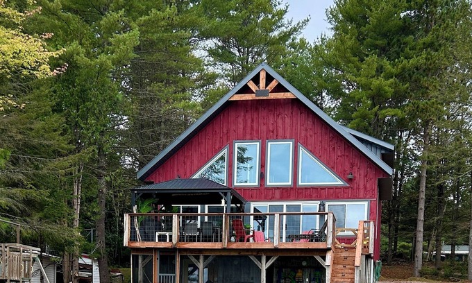 Lac-Cayamant Cottage | Inspired by nature, designed for multifamily fun! nNew, lakeside, pet friendly