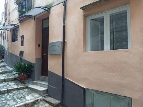Caiazzo Apartment | Intero alloggio - centro storico - La Tana di Aldo- 150 m da Pepe in Grani