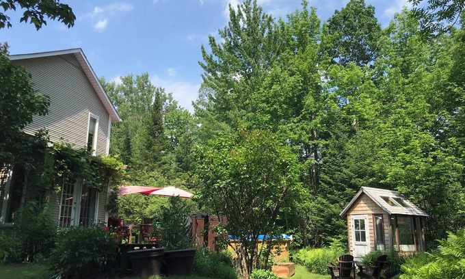 Sherbrooke House | Intimité et Confort, Plusieurs Foyers, à Proximité D'activités et Sherbrooke