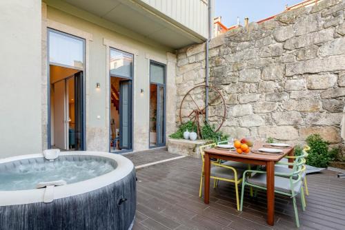 Uniao de Freguesias do Centro Apartment | Invictus Escape – Jacuzzi & Charm in the City