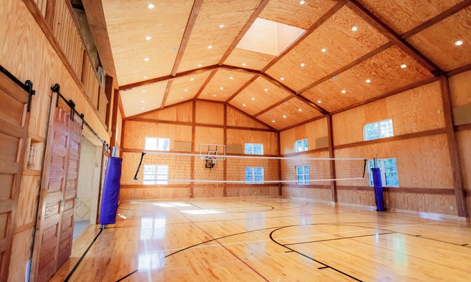 Linn Grove House | Inviting family retreat with a seasonal saltwater pool, gymnasium and privacy
