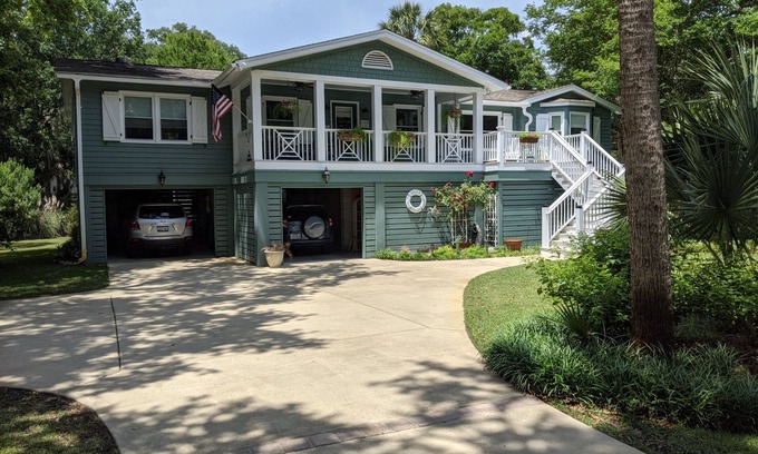 Isle of Palms House | IOP Family Beach House - pool/bikes/golf cart/ping pong/corn hole/beach gear