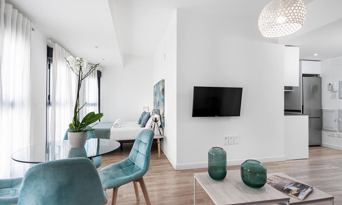 Camino de Ronda Apartment | Isabella Estudio by Concept Flats