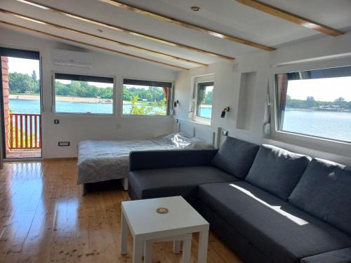 Cukarica Apartment | Island Ada