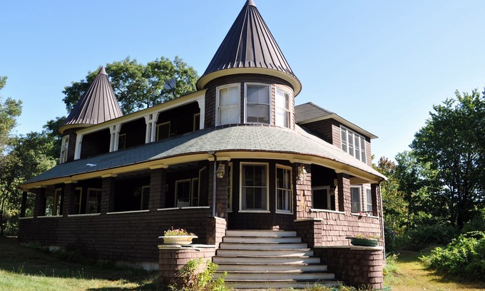 Portland House | Island Cottage, Portland, ME, Sleeps 6-8, Walk to ferry, beach, restaurants.