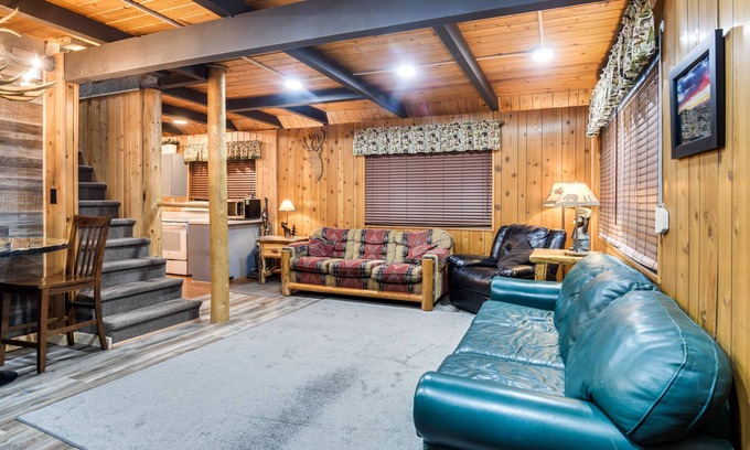 Island Park Cabin | Island Park Cabin Getaway < 24 Mi to Yellowstone!