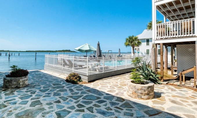 Cedar Key Condo | Island Place 109 Condo Perfection with Pool!