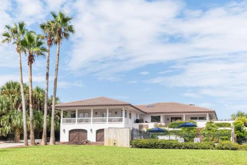 Crescent Beach House | Island Time - Oceanfront Bliss