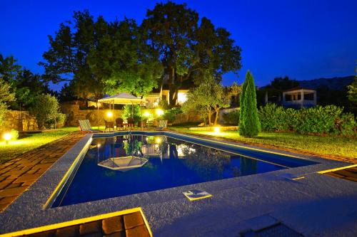 Slime Villa | Isolated Villa Terna -Big Garden-Pool-Dalmatia