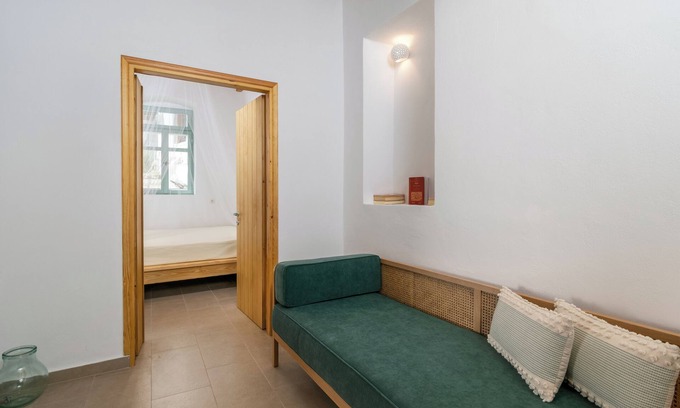 Tripiti Apartment | IsternanLapis Domus Milos