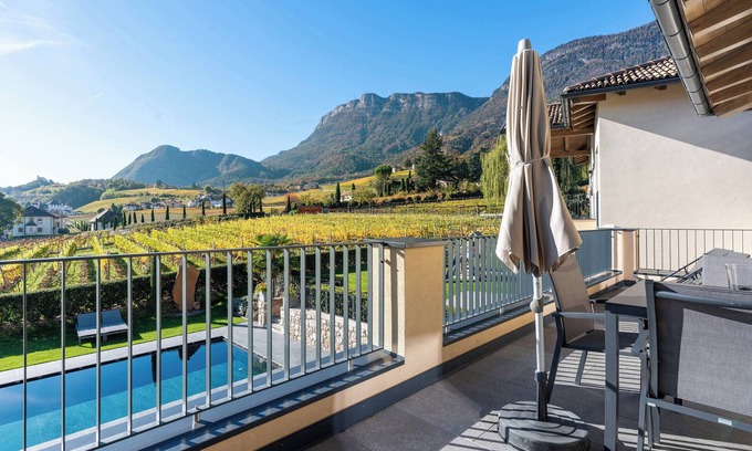 Berg/Monte Apartment | Apartment 'Weingut Gasshof Valeria' with Mountain View, Shared Pool and Wi-Fi