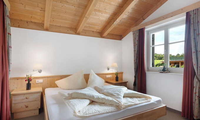 Castelvecchio Alto Apartment | Apartment 'Naturblick' with Mountain View, Wi-Fi and Air Conditioning