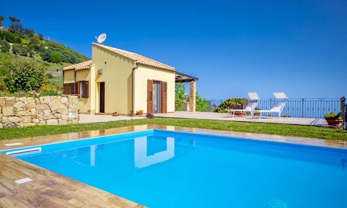 Cefalu Villa | It is the ideal place to spend your holiday. It is suited to families or couples