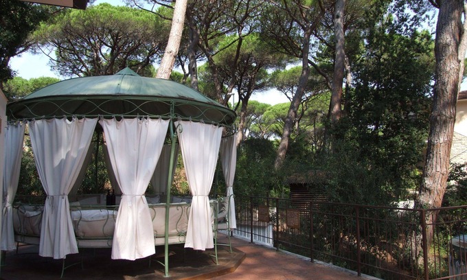 Marina di Castagneto Carducci Apartment | Cosy apartment for 8 people with WIFI, TV and patio
